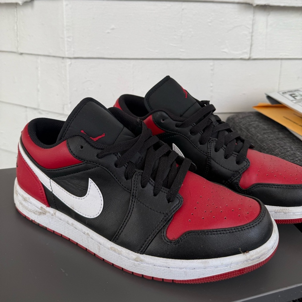 Nike Men's Black and Red Sneakers